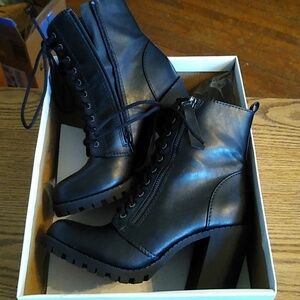 Size 7 Soda Heeled Black Boots